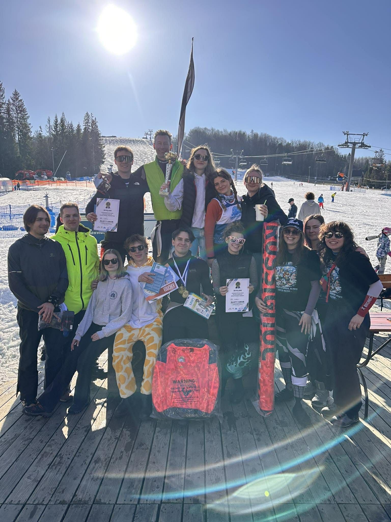 zdjęcie grupowe drużyny narciarskiej