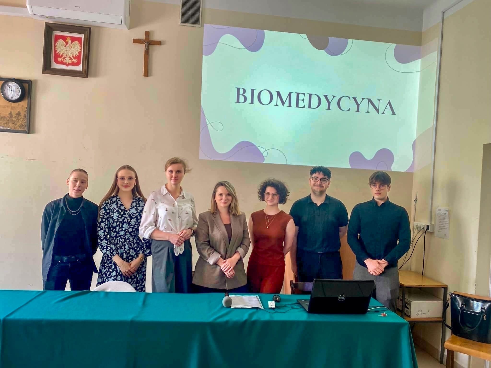 Studenci Biomedycyny UMLUB z wizytą w szkole