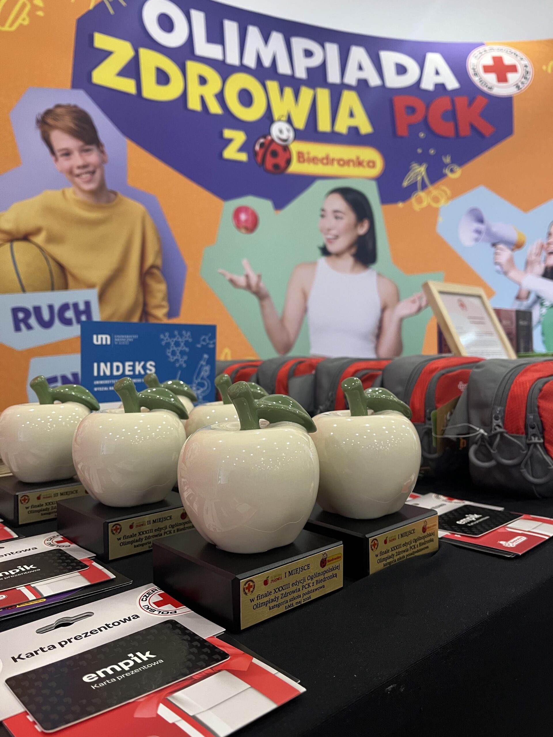 widok na wszystkie nagrody w olimpiadzie pck