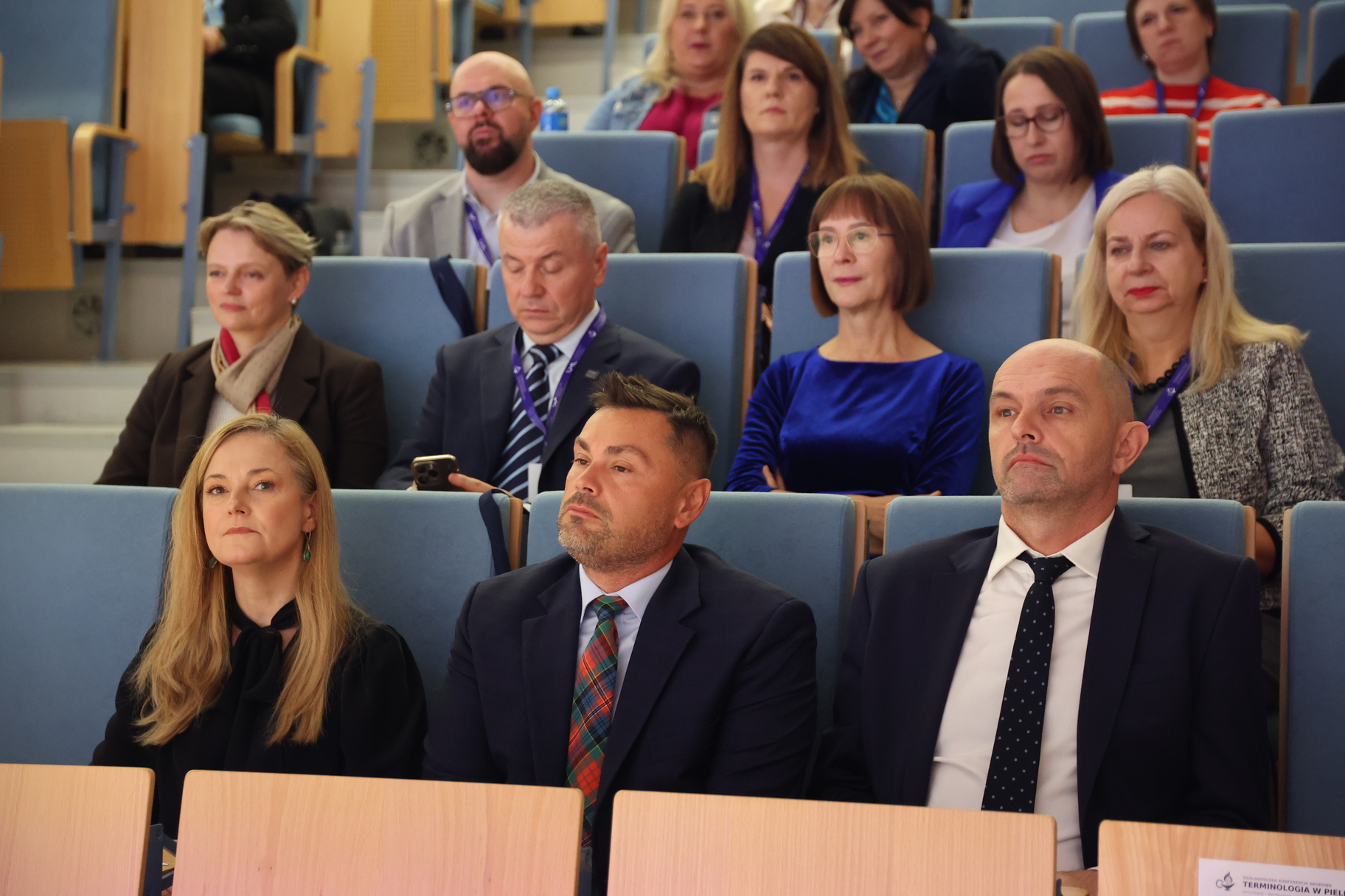 Wiceminister, Prorektor i Dziekan na tle widowni